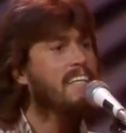 Bee Gees singer Barry Gibb has large teeth