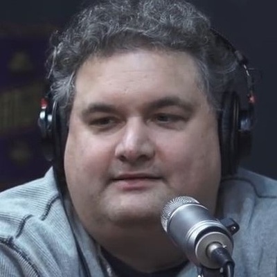 Comedian and heroin addict Artie Lange has small lips